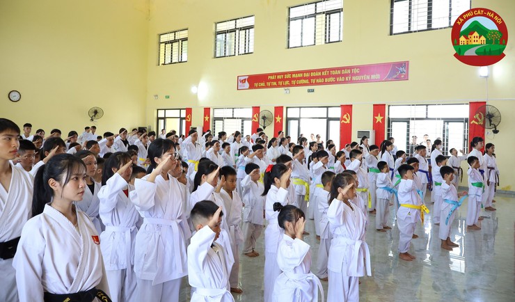Xã Phú Cát tổ chức kỳ thi lên đai Karate cho 200 võ sinh- Ảnh 3.