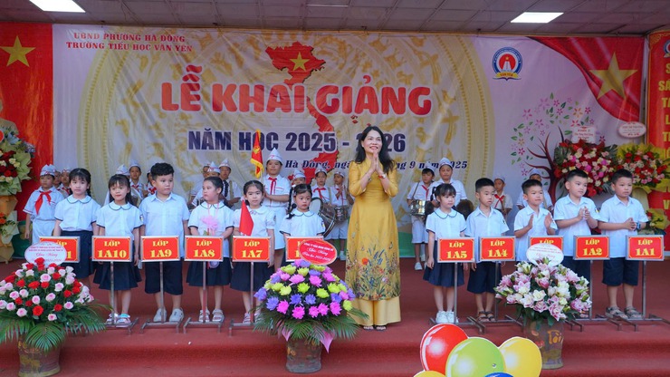 Hơn 55.000 học sinh trên địa bàn phường Hà Đông hân hoan dự Lễ khai giảng năm học mới 2025-2026- Ảnh 5.