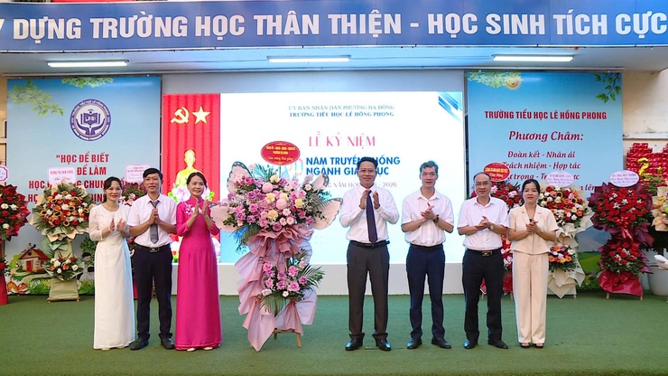 Hơn 55.000 học sinh trên địa bàn phường Hà Đông hân hoan dự Lễ khai giảng năm học mới 2025-2026- Ảnh 1.