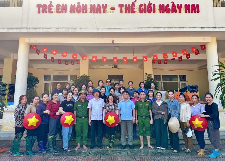 Xã Xuân Mai ra quân tông vệ sinh môi trường sau ngập úng- Ảnh 4.