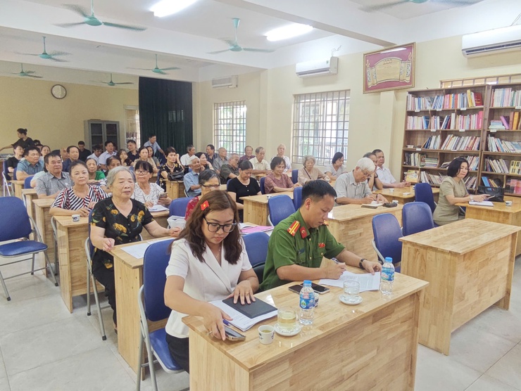 Tiếp tục nâng cao chất lượng sinh hoạt Chi bộ tổ dân phố, góp phần xây dựng Đảng vững mạnh từ cơ sở- Ảnh 5.