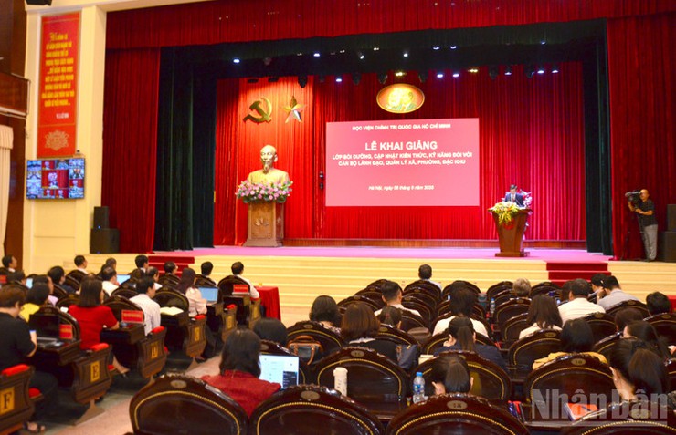 Đội ngũ lãnh đạo, quản lý xã Phú Nghĩa tham gia Lớp bồi dưỡng, cập nhật kiến thức, kỹ năng đối với cán bộ lãnh đạo quản lý cấp xã, phường, đặc khu- Ảnh 1.