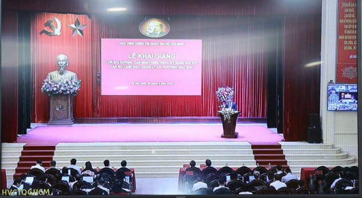 Khai giảng Lớp bồi dưỡng cập nhật kiến thức, kỹ năng đối với cán bộ lãnh đạo, quản lý cấp xã, phường, đặc khu- Ảnh 1.
