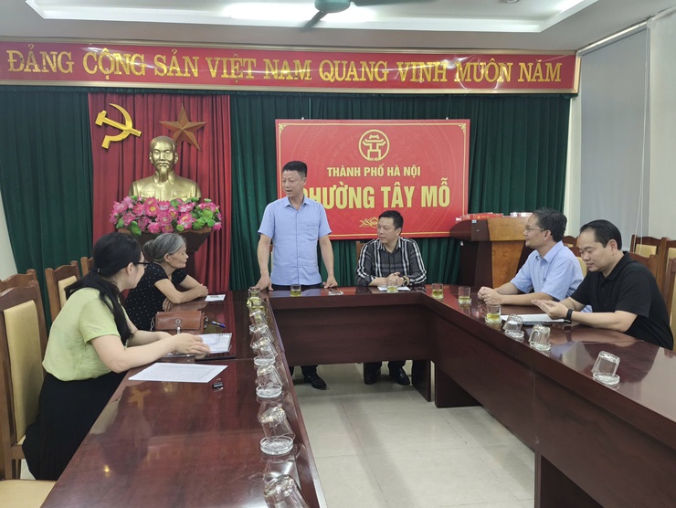 ĐOÀN CÔNG TÁC SỞ NÔNG NGHIỆP VÀ MÔI TRƯỜNG HÀ NỘI TRAO QUÀ HỖ TRỢ HỘ CẬN NGHÈO TẠI PHƯỜNG TÂY MỖ- Ảnh 2.