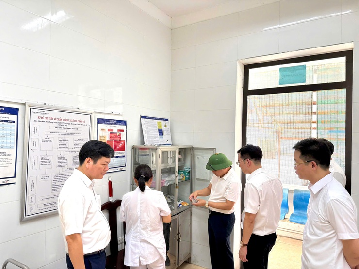Lãnh đạo UBND xã kiểm tra tiến độ các công trình xây dựng và công tác y tế trên địa bàn- Ảnh 3.