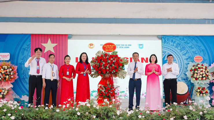 XÃ YÊN LÃNG TƯNG BỪNG KHAI GIẢNG NĂM HỌC MỚI 2025-2026.- Ảnh 1.