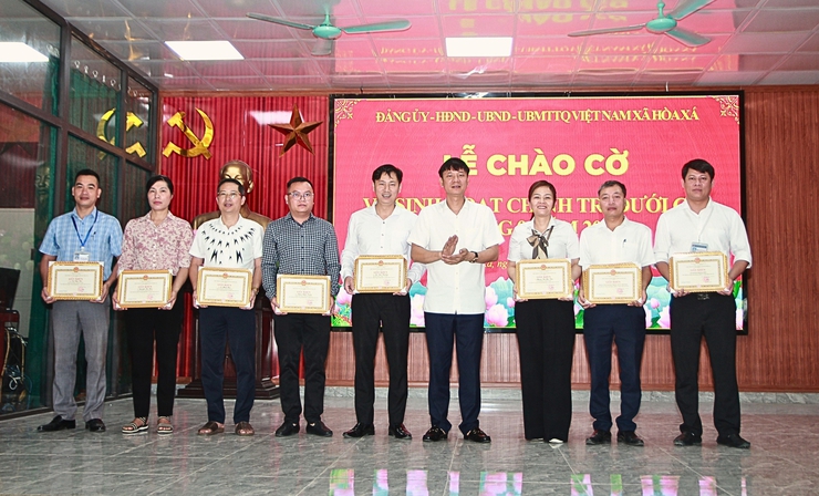 Xã Hoà Xá tổ chức Lễ chào cờ và sinh hoạt chính trị dưới cờ tháng 9/2025- Ảnh 4.