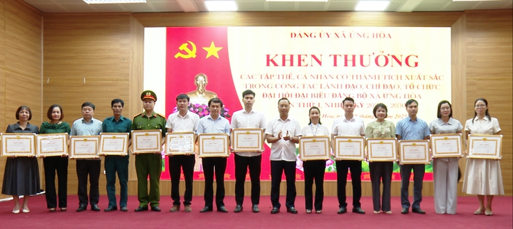 XÃ ỨNG HOÀ TỔ CHỨC CHÀO CỜ VÀ SINH HOẠT DƯỚI CỜ THÁNG 9.2025- Ảnh 3.