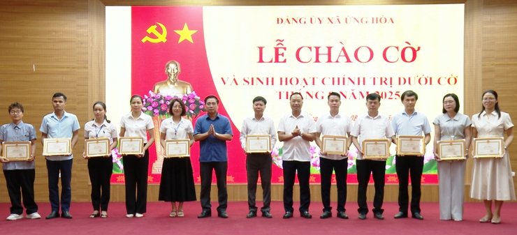 XÃ ỨNG HOÀ TỔ CHỨC CHÀO CỜ VÀ SINH HOẠT DƯỚI CỜ THÁNG 9.2025- Ảnh 6.