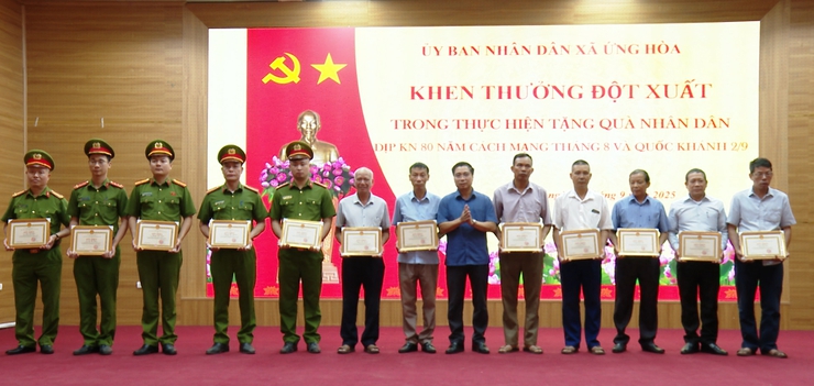 XÃ ỨNG HOÀ TỔ CHỨC CHÀO CỜ VÀ SINH HOẠT DƯỚI CỜ THÁNG 9.2025- Ảnh 8.