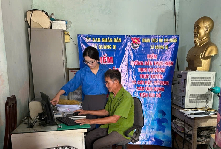 Triển khai các điểm"Bình dân học vụ số lưu động" trên địa bàn xã Quảng Bị- Ảnh 1.