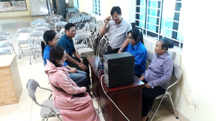 Triển khai các điểm"Bình dân học vụ số lưu động" trên địa bàn xã Quảng Bị- Ảnh 4.