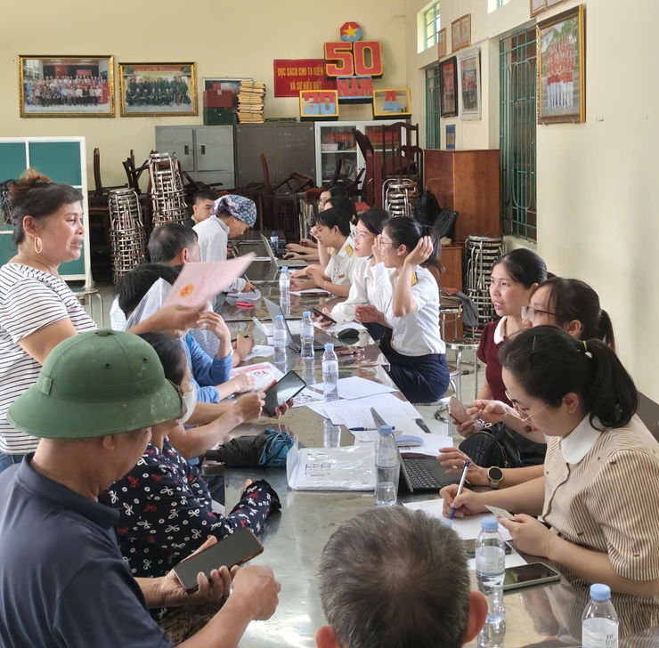 Triển khai các điểm"Bình dân học vụ số lưu động" trên địa bàn xã Quảng Bị- Ảnh 6.