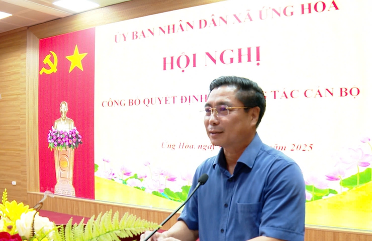 UBND xã Ứng Hoà tổ chức Hội nghị công bố Quyết định về công tác cán bộ.- Ảnh 2.