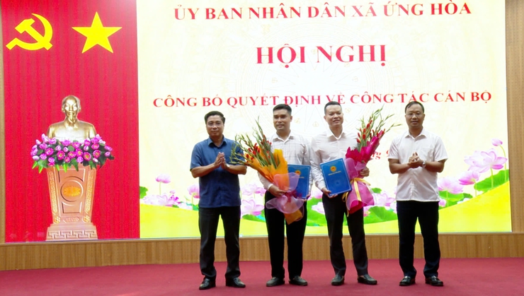 UBND xã Ứng Hoà tổ chức Hội nghị công bố Quyết định về công tác cán bộ.- Ảnh 1.