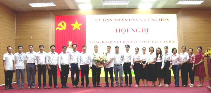 UBND xã Ứng Hoà tổ chức Hội nghị công bố Quyết định về công tác cán bộ.- Ảnh 4.