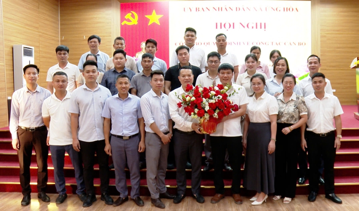 UBND xã Ứng Hoà tổ chức Hội nghị công bố Quyết định về công tác cán bộ.- Ảnh 5.