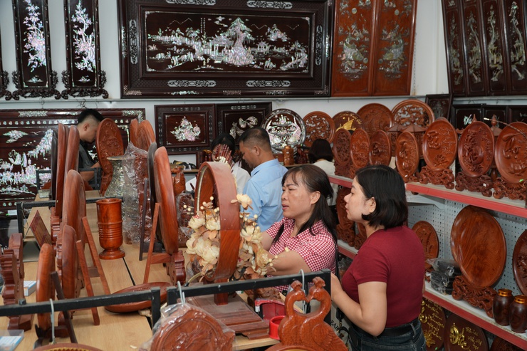 Làng nghề Khảm trai sơn mài Chuyên Mỹ phấn đấu là thành viên mạng lưới làng nghề thủ công thế giới- Ảnh 1.