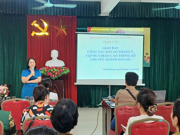 Trạm Y tế phường Xuân Phương tổ chức giao ban công tác Dân số tháng 9 triển khai nhiệm vụ trong tháng. Tập huấn nghiệp vụ báo cáo thống kê chuyên ngành Dân số cho đội ngũ Cộng tác viên phường.- Ảnh 2.