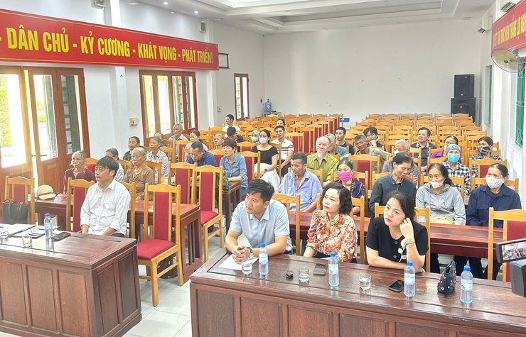 Sở Nông nghiệp và Môi trường Hà Nội phối hợp cùng UBND xã Thư Lâm tổ chức hội nghị tặng quà cho các hộ cận nghèo theo tiêu chuẩn Trung ương năm 2025.- Ảnh 2.