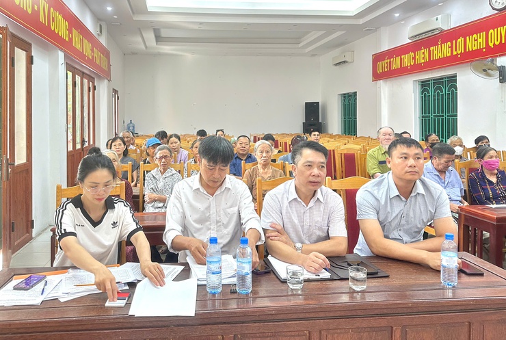 Sở Nông nghiệp và Môi trường Hà Nội phối hợp cùng UBND xã Thư Lâm tổ chức hội nghị tặng quà cho các hộ cận nghèo theo tiêu chuẩn Trung ương năm 2025.- Ảnh 7.