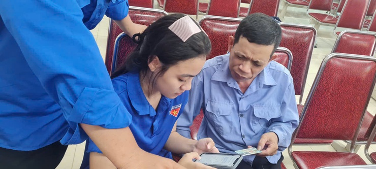 Hội nghị Bình dân học vụ số tại thôn Hà Hương, xã Thư Lâm đã thu hút đông đảo Nhân dân tham gia- Ảnh 4.