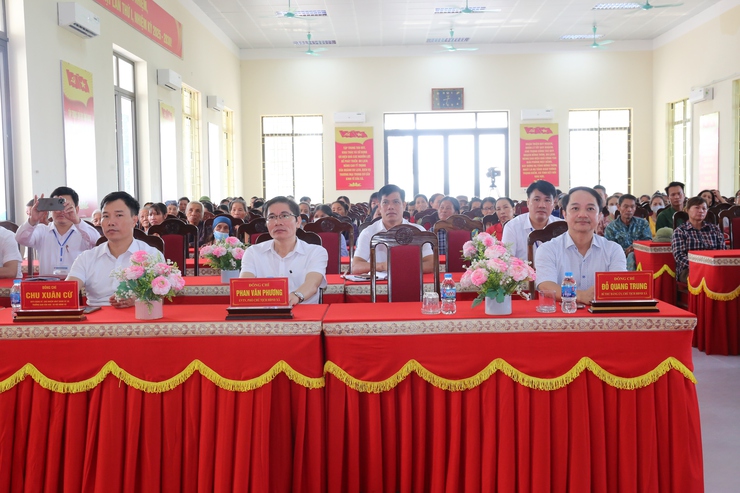 Lan tỏa tấm lòng nhân ái – 100 suất quà được trao tặng cho các gia đình có hoàn cảnh đặc biệt khó khăn trên địa bàn xã Bất Bạt- Ảnh 1.