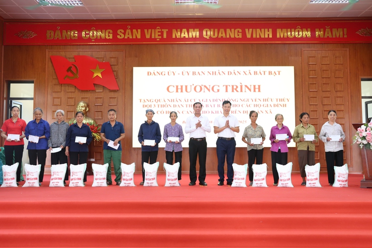 Lan tỏa tấm lòng nhân ái – 100 suất quà được trao tặng cho các gia đình có hoàn cảnh đặc biệt khó khăn trên địa bàn xã Bất Bạt- Ảnh 11.