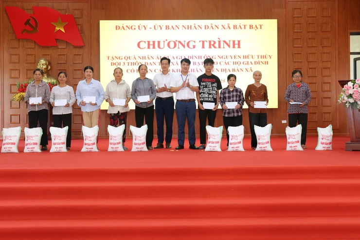 Lan tỏa tấm lòng nhân ái – 100 suất quà được trao tặng cho các gia đình có hoàn cảnh đặc biệt khó khăn trên địa bàn xã Bất Bạt- Ảnh 16.