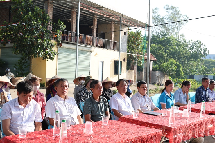 Thôn Văn Lôi phát động – khởi công xây dựng tuyến đường hoa kiểu mẫu chào mừng Đại hội MTTQ Việt Nam xã nhiệm kỳ 2025 – 2030- Ảnh 1.