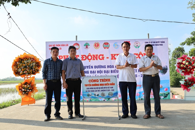 Thôn Văn Lôi phát động – khởi công xây dựng tuyến đường hoa kiểu mẫu chào mừng Đại hội MTTQ Việt Nam xã nhiệm kỳ 2025 – 2030- Ảnh 3.