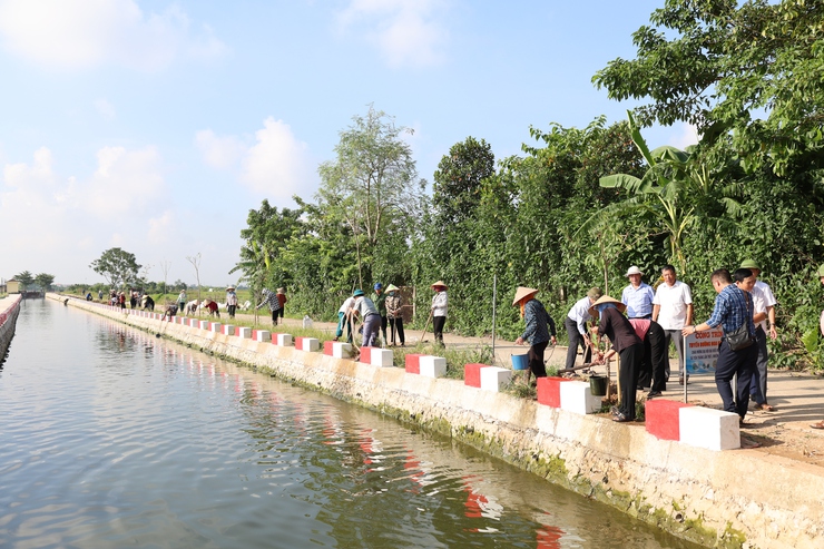 Thôn Văn Lôi phát động – khởi công xây dựng tuyến đường hoa kiểu mẫu chào mừng Đại hội MTTQ Việt Nam xã nhiệm kỳ 2025 – 2030- Ảnh 6.