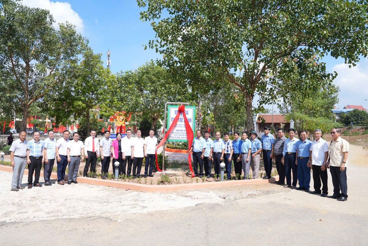 Vườn hoa tuổi trẻ xanh - không gian sinh hoạt cộng đồng cho nhân dân phường Yên Nghĩa- Ảnh 1.