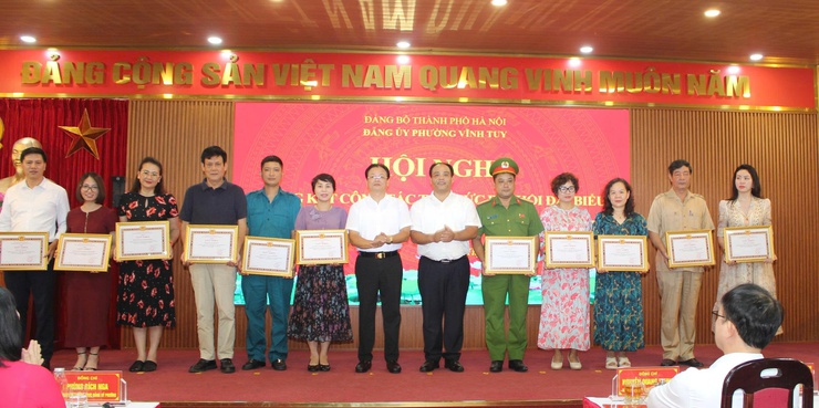 Đảng bộ phường Vĩnh Tuy tổng kết công tác tổ chức Đại hội đại biểu lần thứ I, nhiệm kỳ 2025 - 2030- Ảnh 6.