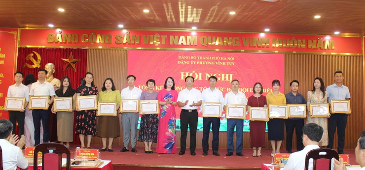 Đảng bộ phường Vĩnh Tuy tổng kết công tác tổ chức Đại hội đại biểu lần thứ I, nhiệm kỳ 2025 - 2030- Ảnh 8.