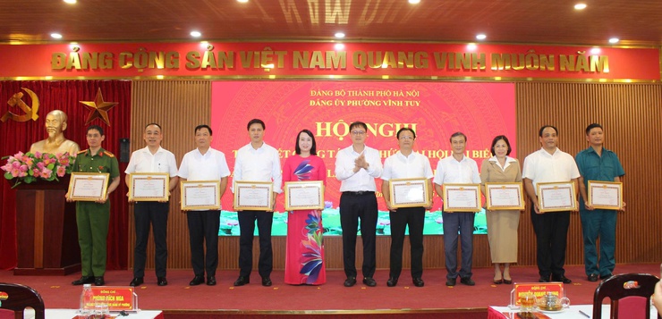 Đảng bộ phường Vĩnh Tuy tổng kết công tác tổ chức Đại hội đại biểu lần thứ I, nhiệm kỳ 2025 - 2030- Ảnh 7.