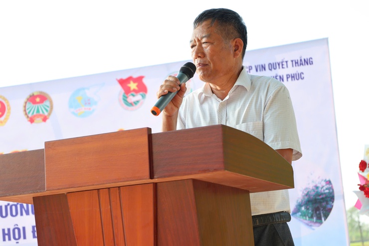 Thôn Văn Lôi phát động – khởi công xây dựng tuyến đường hoa kiểu mẫu chào mừng Đại hội MTTQ Việt Nam xã nhiệm kỳ 2025 – 2030- Ảnh 12.