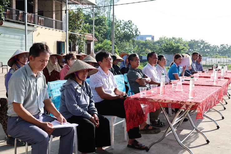 Thôn Văn Lôi phát động – khởi công xây dựng tuyến đường hoa kiểu mẫu chào mừng Đại hội MTTQ Việt Nam xã nhiệm kỳ 2025 – 2030- Ảnh 11.