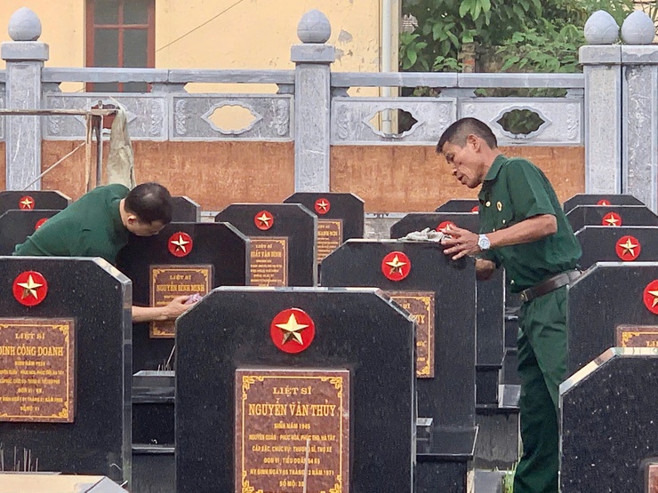 Đảng uỷ xã Phúc Thọ tăng cường lãnh đạo công tác vệ sinh môi trường và trật tự đô thị- Ảnh 2.