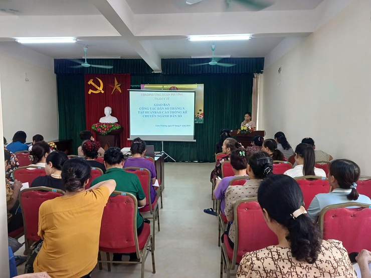 Trạm Y tế phường Xuân Phương tổ chức giao ban công tác Dân số tháng 9 triển khai nhiệm vụ trong tháng. Tập huấn nghiệp vụ báo cáo thống kê chuyên ngành Dân số cho đội ngũ Cộng tác viên phường.- Ảnh 1.
