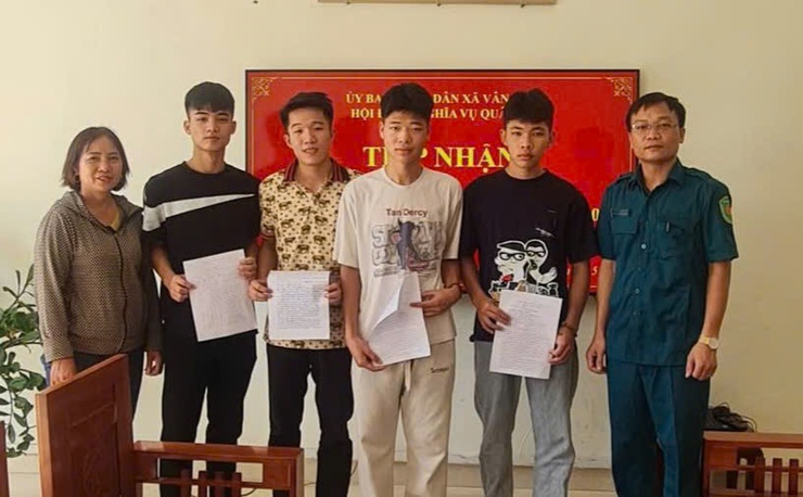 Xã Vân Đình: 6 Thanh niên Vân Đình hăng hái viết đơn tình nguyện nhập ngũ- Ảnh 2.