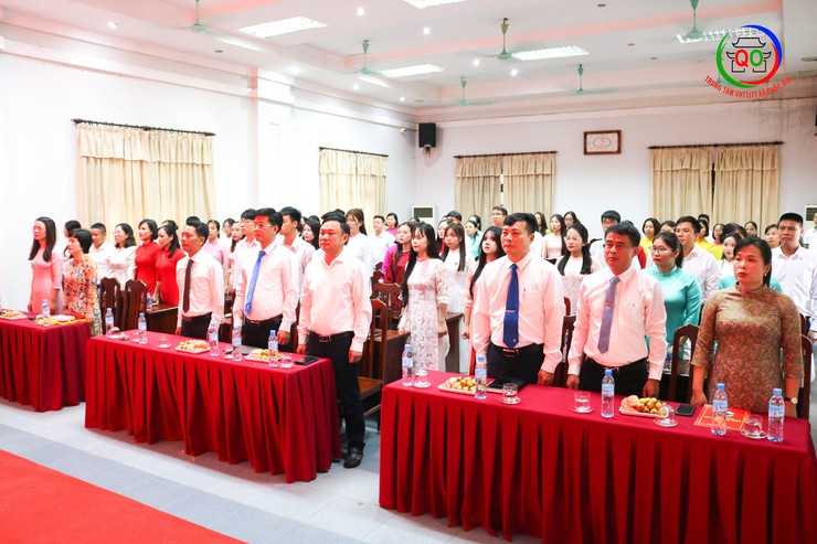 Trung tâm Chính trị khu vực Quốc Oai Bế giảng Lớp Bồi dưỡng Nhận thức về Đảng khóa II năm 2025- Ảnh 1.