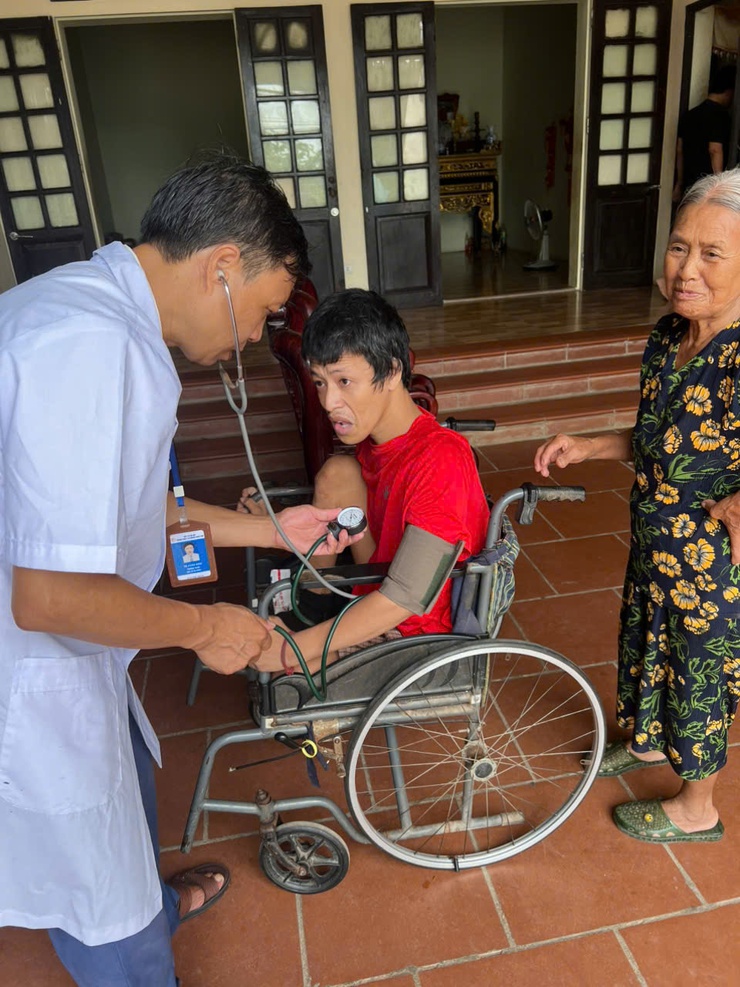 Xã Phúc Thọ triển khai khám sức khỏe cho người khuyết tật và hộ khó khăn, nâng cao vai trò trạm y tế cơ sở- Ảnh 5.