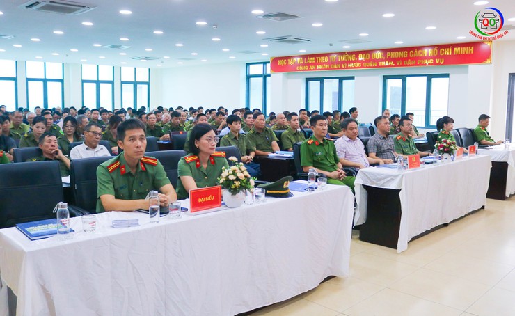 Công an xã Quốc Oai khai giảng lớp huấn luyện, bồi dưỡng nghiệp vụ lực lượng tham gia bảo vệ ANTT ở cơ sở năm 2025- Ảnh 1.