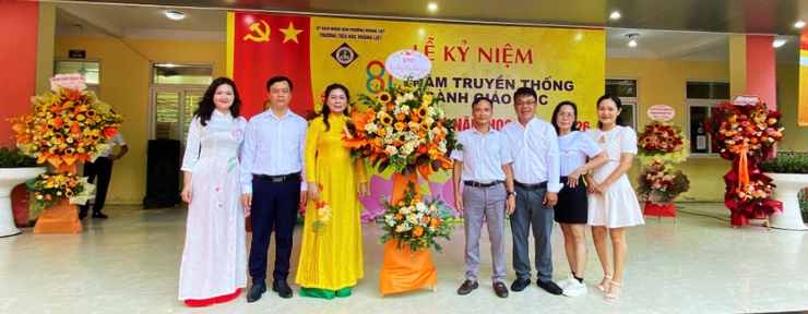 Trường Tiểu học Hoàng Liệt tưng bừng khai giảng năm học mới 2025-2026 và kỉ niệm 80 năm thành lập Bộ Giáo dục và Đào tạo
- Ảnh 2.