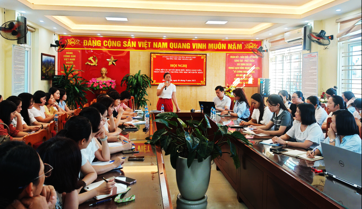 Trường Tiểu học Hoàng Liệt tổ chức hội nghị trao quyết định điều động viên chức- Ảnh 2.