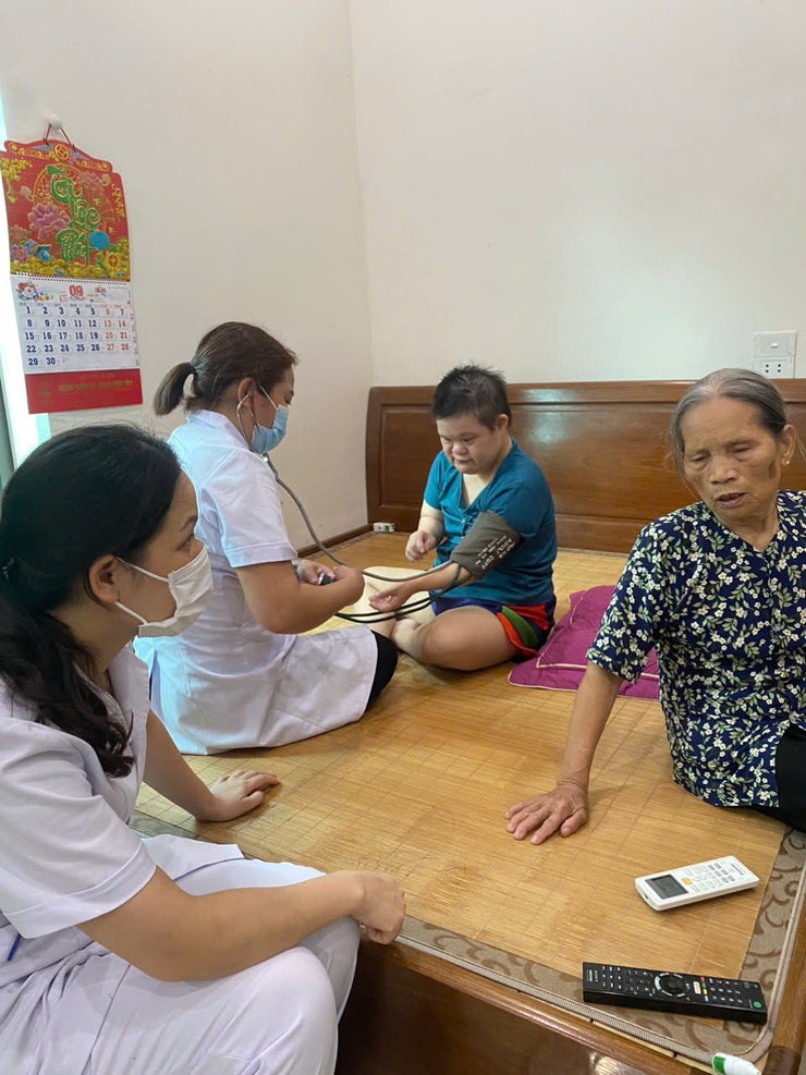 Xã Phúc Thọ triển khai khám sức khỏe cho người khuyết tật và hộ khó khăn, nâng cao vai trò trạm y tế cơ sở- Ảnh 7.