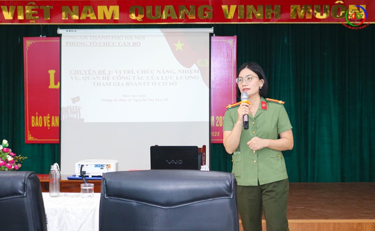 Công an xã Quốc Oai khai giảng lớp huấn luyện, bồi dưỡng nghiệp vụ lực lượng tham gia bảo vệ ANTT ở cơ sở năm 2025- Ảnh 4.