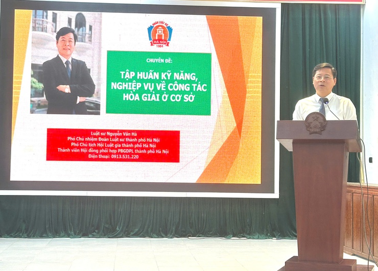 UBND xã Thư Lâm tổ chức Hội nghị công bố Quyết định thành lập các Tổ hoà giải trên địa bàn xã và tập huấn chuyên môn nghiệp vụ, kỹ năng hoà giải cho các hoà giải viên năm 2025.- Ảnh 3.
