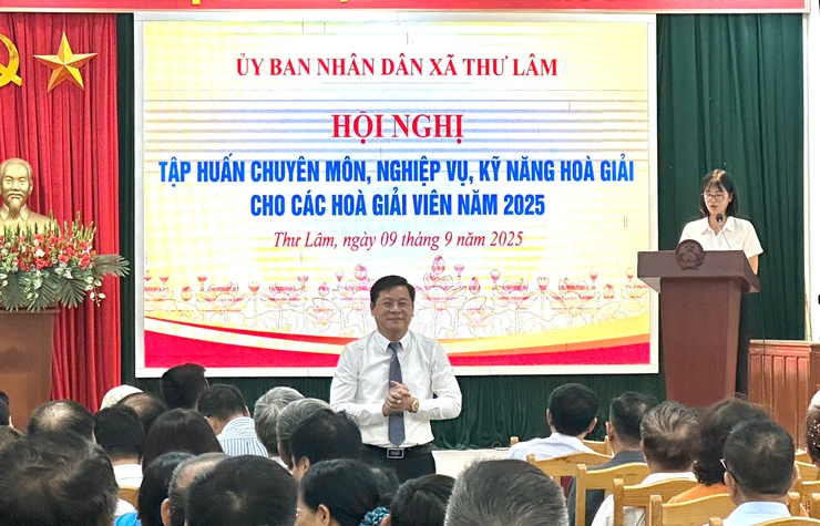 UBND xã Thư Lâm tổ chức Hội nghị công bố Quyết định thành lập các Tổ hoà giải trên địa bàn xã và tập huấn chuyên môn nghiệp vụ, kỹ năng hoà giải cho các hoà giải viên năm 2025.- Ảnh 2.